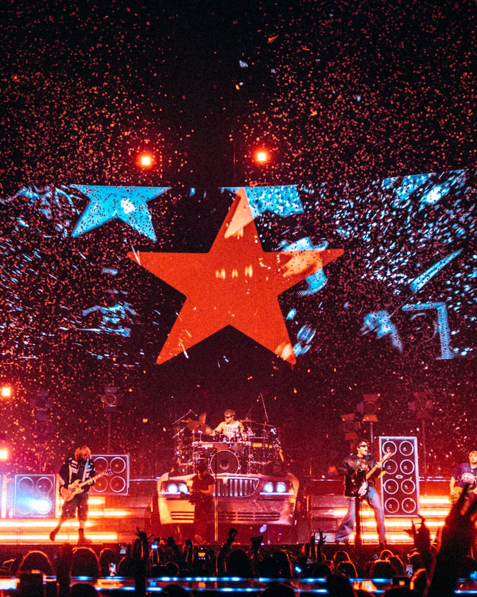 DickiesArena's tweet photo. 5 Seconds of Summer is our No. 1 Obsession after last night.. They were kinda hot 🤩⁠
⁠
📸: @brooksburrisphotography https://t.co/uE8U3MtSG1