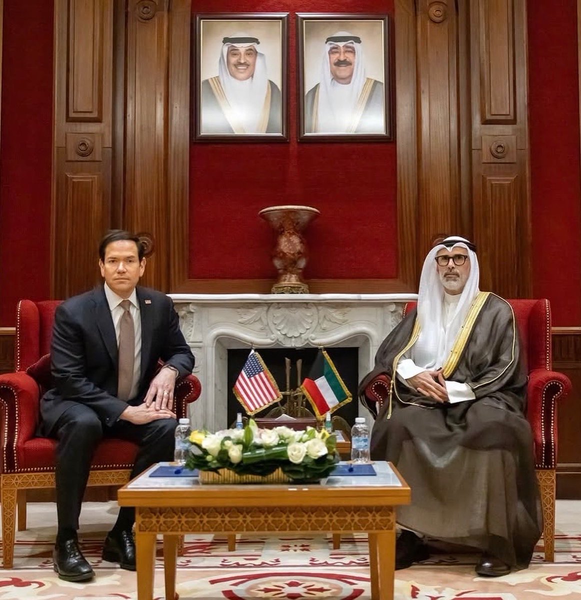 KuwaitembassyUS's tweet photo. تشرف معالي/ ماركو روبيو، وزير خارجية الولايات المتحدة الأمريكية، إلى دولة الكويت، بلقاء حضرة صاحب السمو أمير البلاد الشيخ/ مشعل الأحمد الجابر الصباح، حفظه الله ورعاه، وسمو ولي العهد الشيخ/ صباح خالد الحمد الصباح، حفظه الله، ومعالي وزير الخارجية الشيخ/ جراح جابر الأحمد الصباح. https://t.co/gcidaoVESL