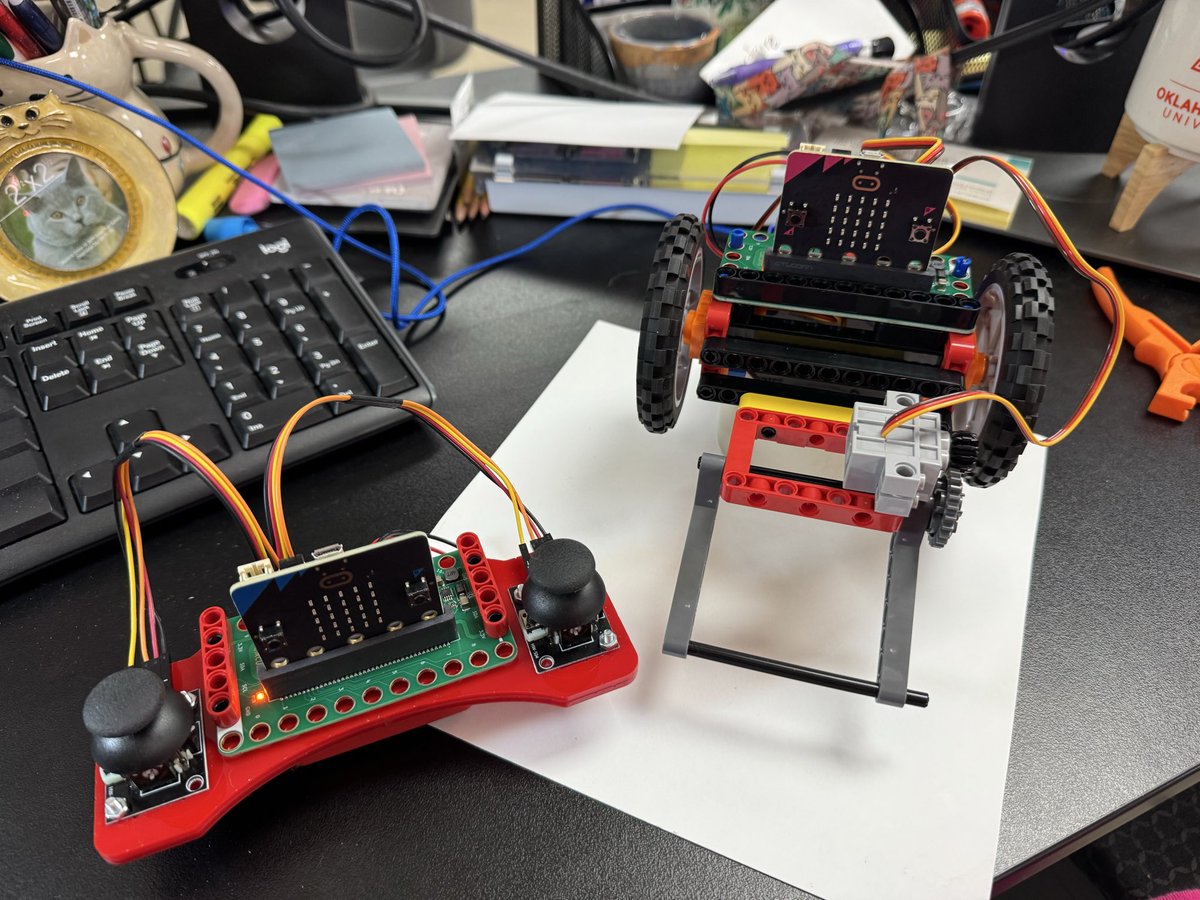 aliceruth's tweet photo. #InfyPathfinders @BrownDogGadgets @InfyFoundation rover remote lifter https://t.co/aLaBOHbQUc