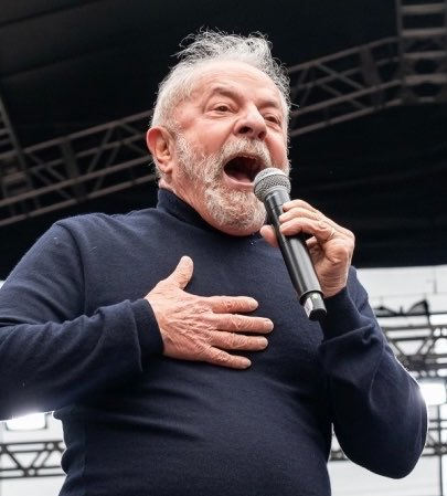 ElTrumpista's tweet photo. ATENCIÓN. Según los mercados Lula se encamina a ganar la elección en Brasil y ser reelecto 🇧🇷

Activó el PLAN PLATITA a FULL: Récord de planes sociales, subsidios y "plata en el bolsillo", todo financiado con deuda y déficit fiscal.

Y parece le está funcionando. Lamentable. https://t.co/z0QDhMDhS1