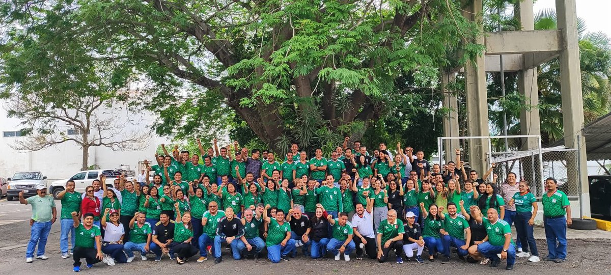 SICTGuerrero's tweet photo. 🇲🇽 El Centro SICT Guerrero se une al apoyo de la Selección Nacional de México,con entusiasmo y espíritu de unidad, portando los colores de nuestra Selección Nacional para expresar su respaldo al representativo mexicano en su compromiso de este día. https://t.co/4B88Tlvo4m
