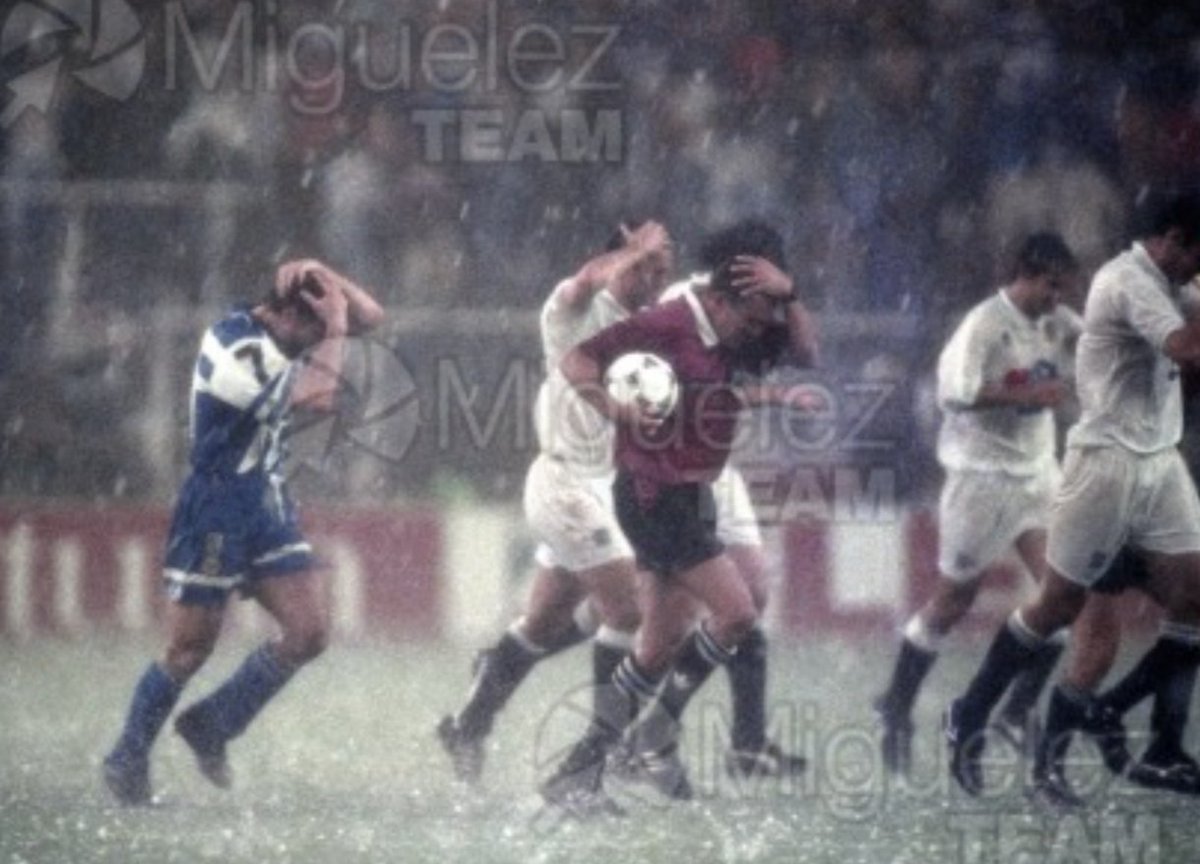 insuaa_depor's tweet photo. Lo que acaba de caer en Coruña de granizo a 24 de junio, ha valido para recordar lo que cayó aquel 24 de junio del 1995 en el Bernabéu.

Pero es que además, hace exactamente un mes, también cayó un diluvio parecido en Coruña el día que subimos a Primera.

Todo muy simbólico. https://t.co/3a11WswBiD