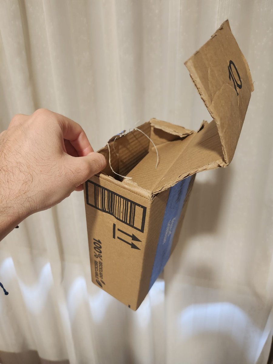 JuanchopeGV's tweet photo. NO COMPREN CELULARES EN @amazonmex! Compré un Samsung Galaxy Ultra asegurándome que fuera vendido por AMAZON MÉXICO para "evitar problemas" y mandan una caja rota, abierta y sin el artículo. Ah y aparte me niegan el reembolso! @amazonmex @Profeco @AtencionProfeco https://t.co/hTJcLEKUK4