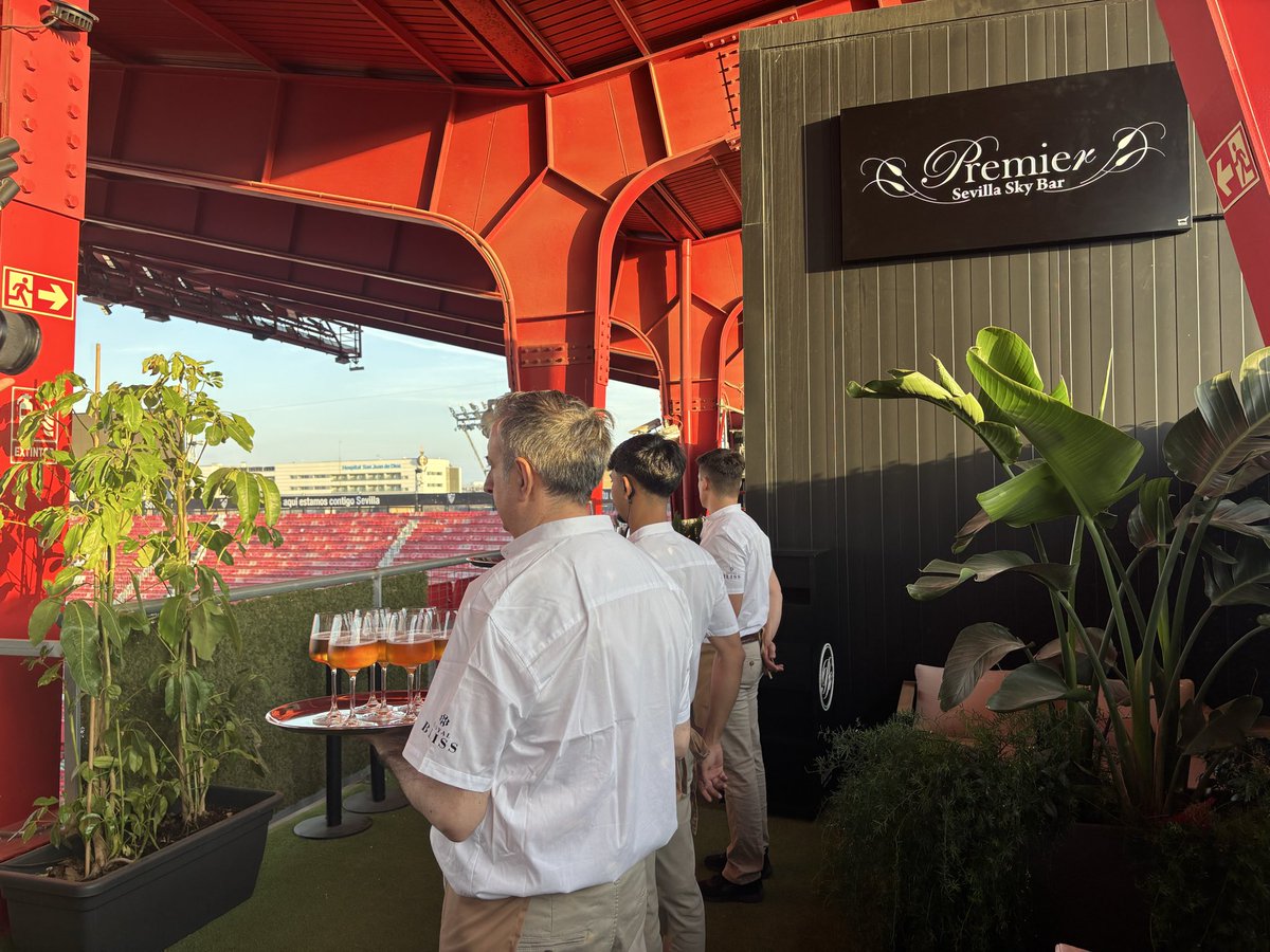 DeportesCopeSE's tweet photo. El @SevillaFC abre 'Premier Sevilla Sky Bar'.

Nuevo espacio de encuentro. https://t.co/Q8U3fsm2RV