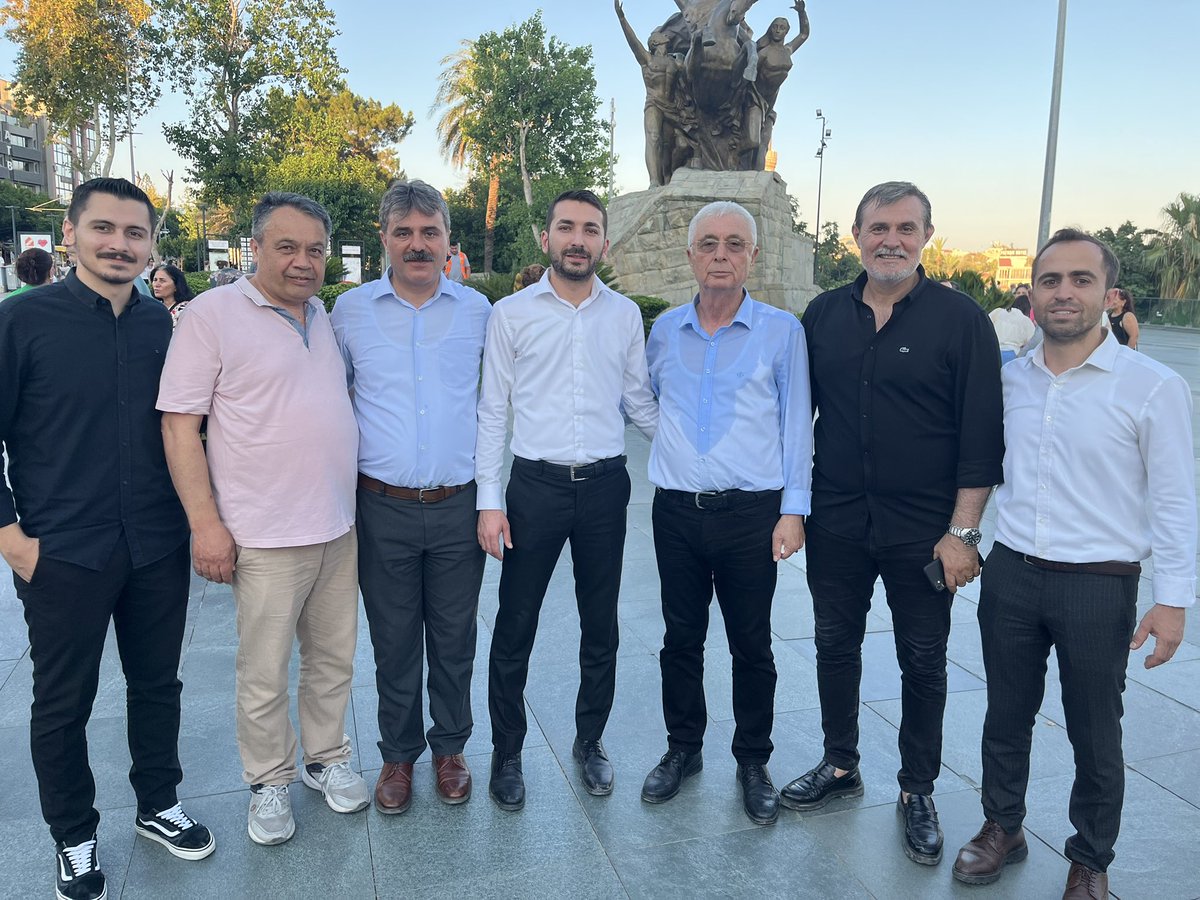 MumtazKose_'s tweet photo. Biz buradayız, örgütümüzün iradesiyle seçilmiş tüm başkanlarımızın yanındayız!
Susmuyoruz, korkmuyoruz, itaat etmiyoruz! https://t.co/s3fXUvuYC0