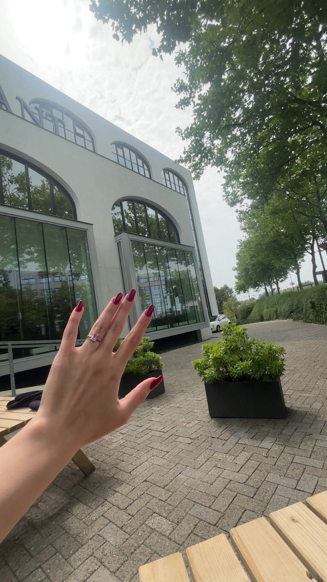 hammerstochter's tweet photo. Should’ve been a hand model for @swarovski https://t.co/gTKuPgsjs6