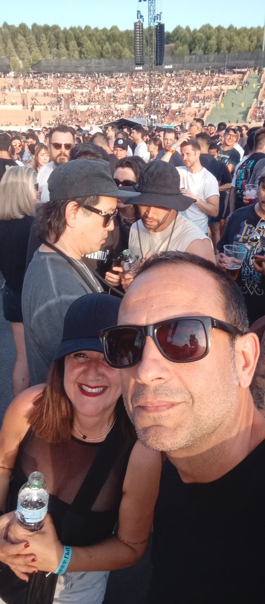 rauhlopez's tweet photo. Ya de vuelta en casa y sigo sin superar lo de anoche 🖤🤘. El momento Mr Joe Hahn al lado nuestro antes del concierto...eh perdona ?? Gracias, gracias y gracias @linkinpark por seguir adelante 🖤 From Zero 🖤
@LPLive https://t.co/7tYT6NOfmi