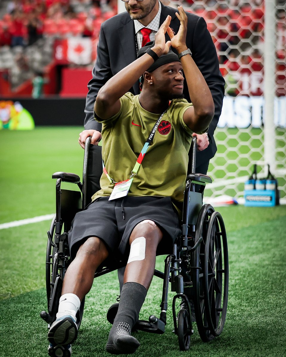 brfootball's tweet photo. Ismael Koné, who fractured his leg vs. Qatar, is in Vancouver to support Canada in their final group stage match 👏 https://t.co/Bl8J0MqYyK