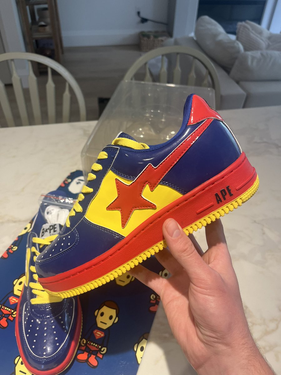 grailedpolice's tweet photo. Bapesta x DC Comics “Superman” 2007 Size 9.5 Perfect condition $750 shipped https://t.co/X50T5srYA8