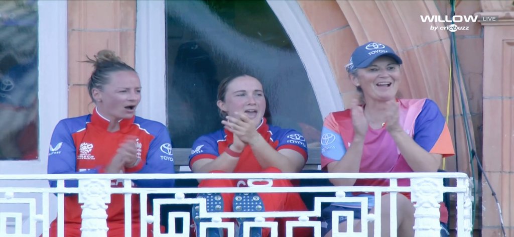 CricUniverse7's tweet photo. WOMEN'S ICC T20I WORLD CUP UPDATE :-
#ENGLAND W FINISHED THERE INNINGS ON 186/7 after 20 Overs
against #WestIndies W
Dani Wyatt-Hodges top scorer of brilliant 65(42) runs.
#ENGWvWIW
#WomensICCT20IWorldCup2026 https://t.co/pxKQ68doFW