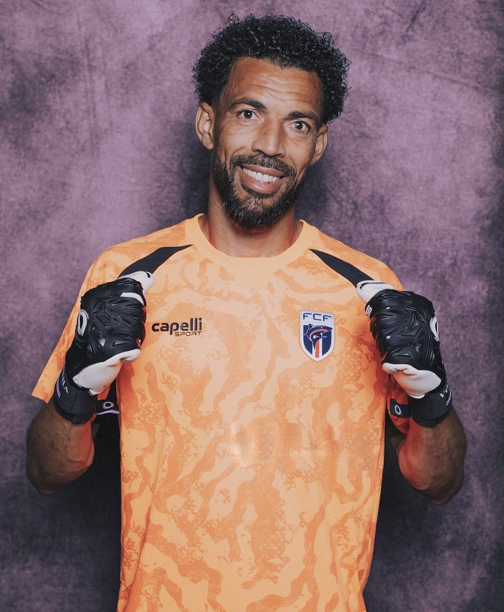 futebol_info's tweet photo. 🚨 Agora! Vozinha, goleiro de Cabo Verde, foi oferecido ao Ceará.

No entanto, o Vozão não demonstrou interesse e não abriu conversas para ter o goleiro de 40 anos, sensação da Copa do Mundo.

🗞️ @geglobo
📸 Divulgação https://t.co/M9FjY8FT26