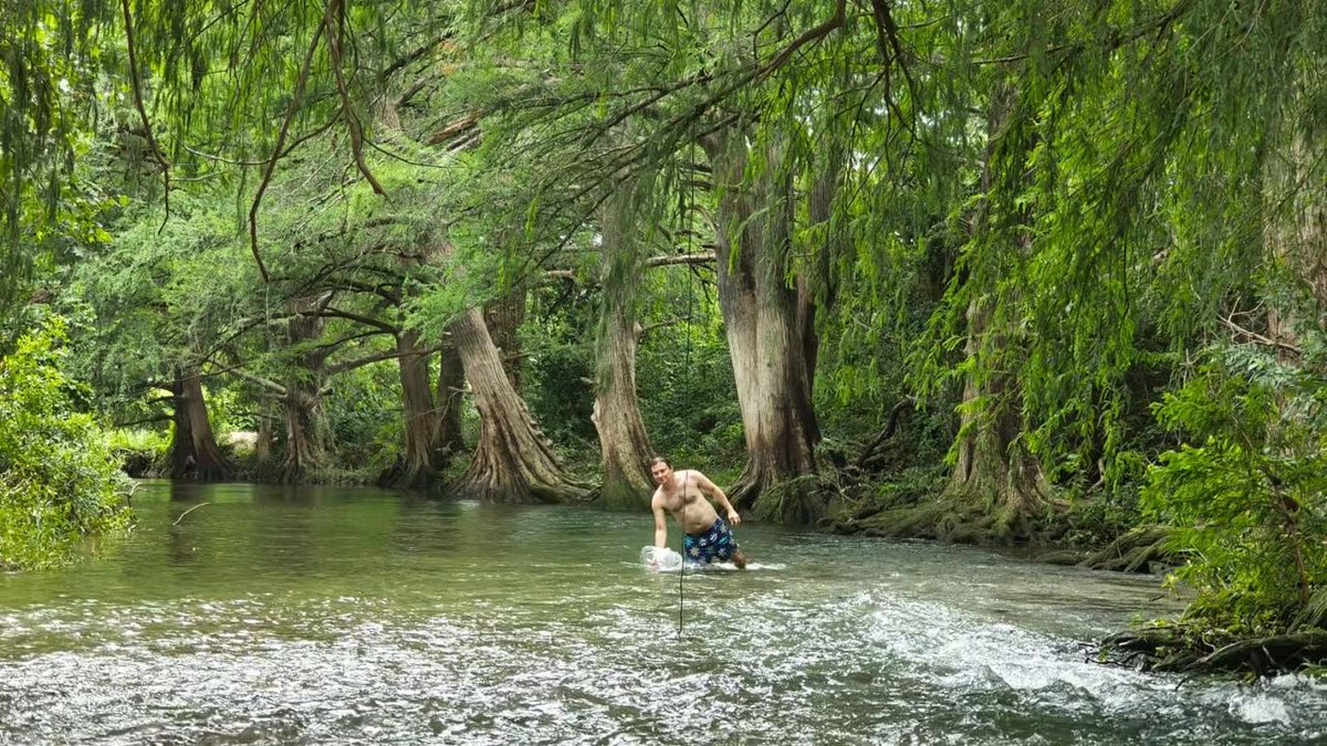 SilverResendez's tweet photo. Vine a mojar las "patas" 🤭 en el río… y terminamos mojando algo más. XD 😜�� https://t.co/4Xq6FRcydb