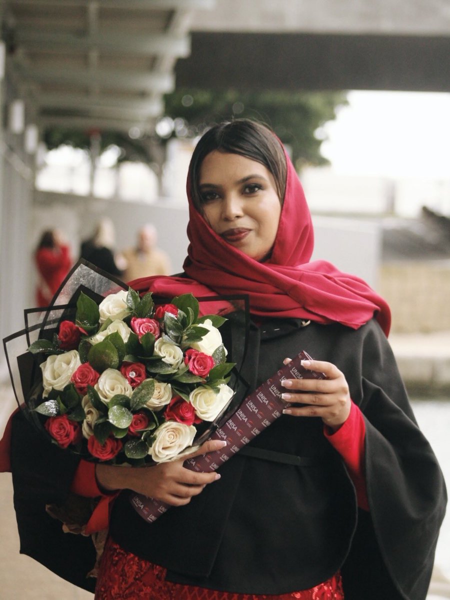 CassiemAishah's tweet photo. ❤️🎓🌹Alhamdulilah 🌹🎓❤️ 

🎓👩‍🎓❤️ BA: Government, Administration and Development 🎓👩‍🎓❤️ https://t.co/bx6Ex09W6z