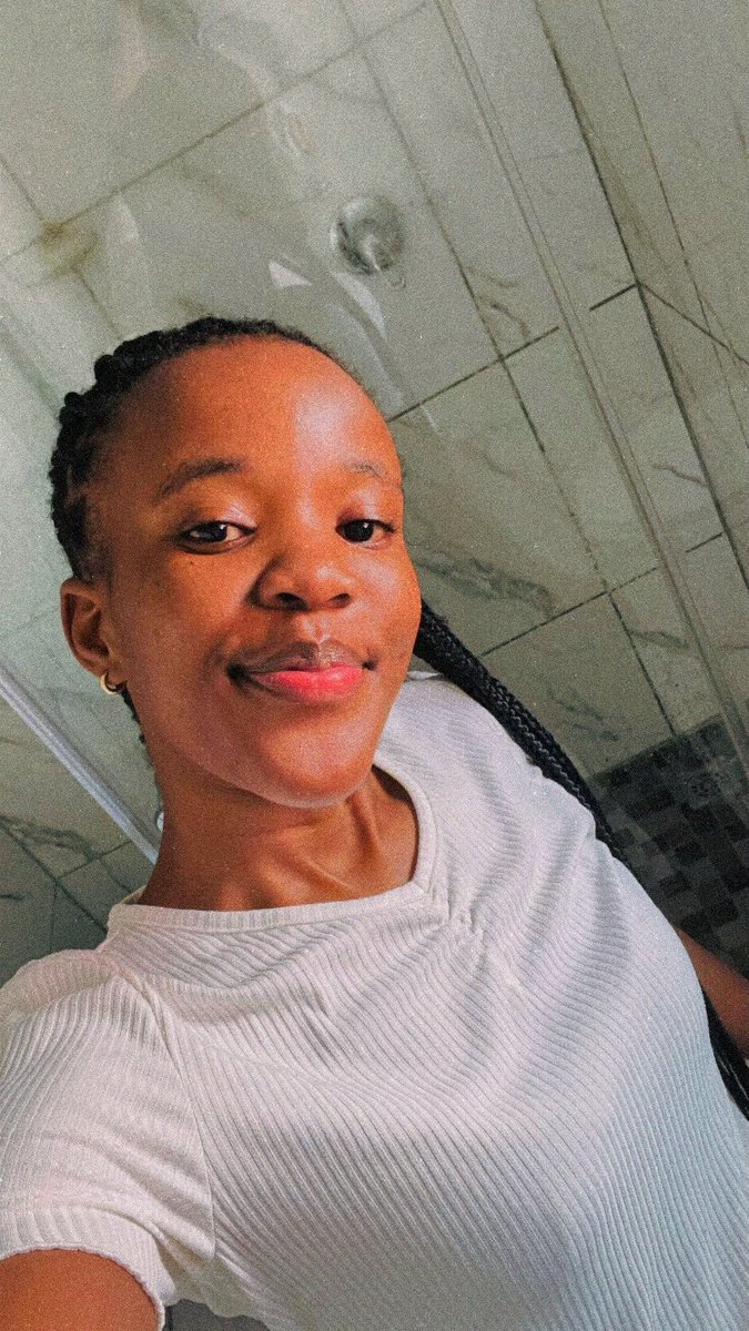 ndalila_rauna's tweet photo. My forehead said Hi to y’all😘 https://t.co/7lmkIrDWQ1