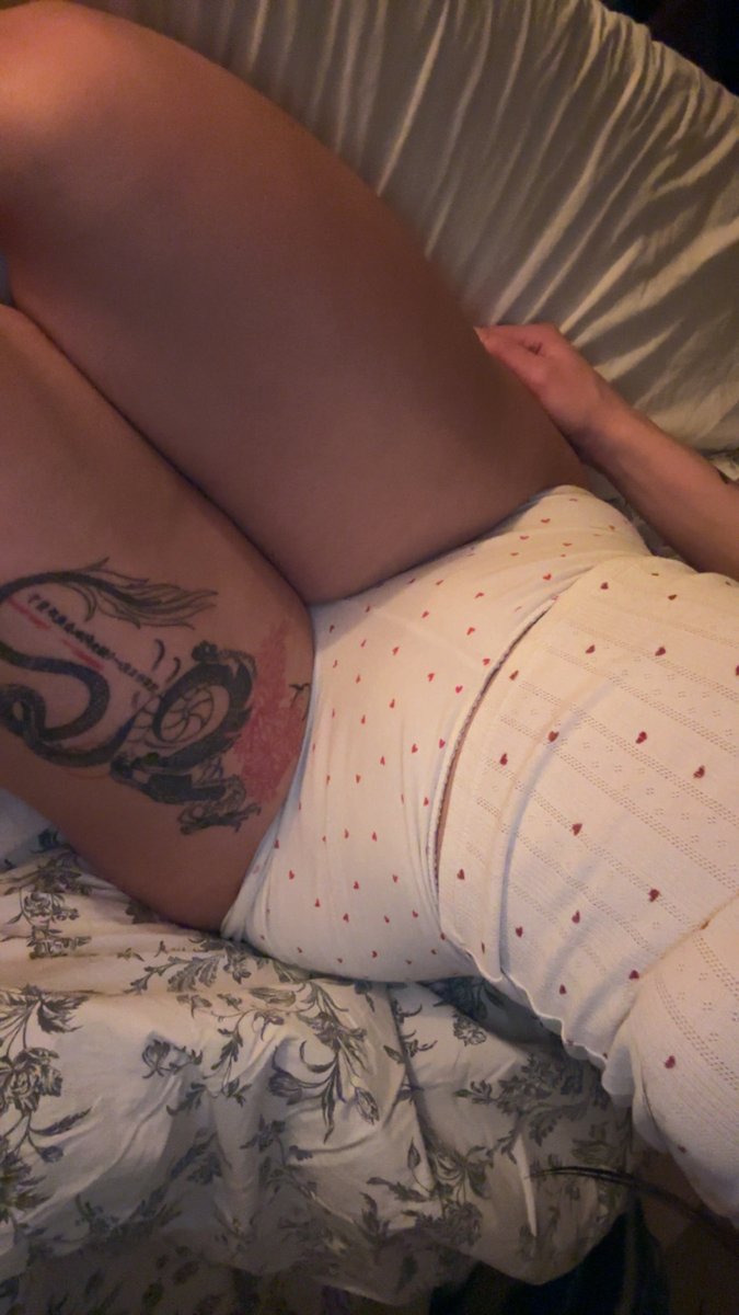 kittyinlobby's tweet photo. show me what you have for me on my #onlyfans https://t.co/MdXrWRKzWY