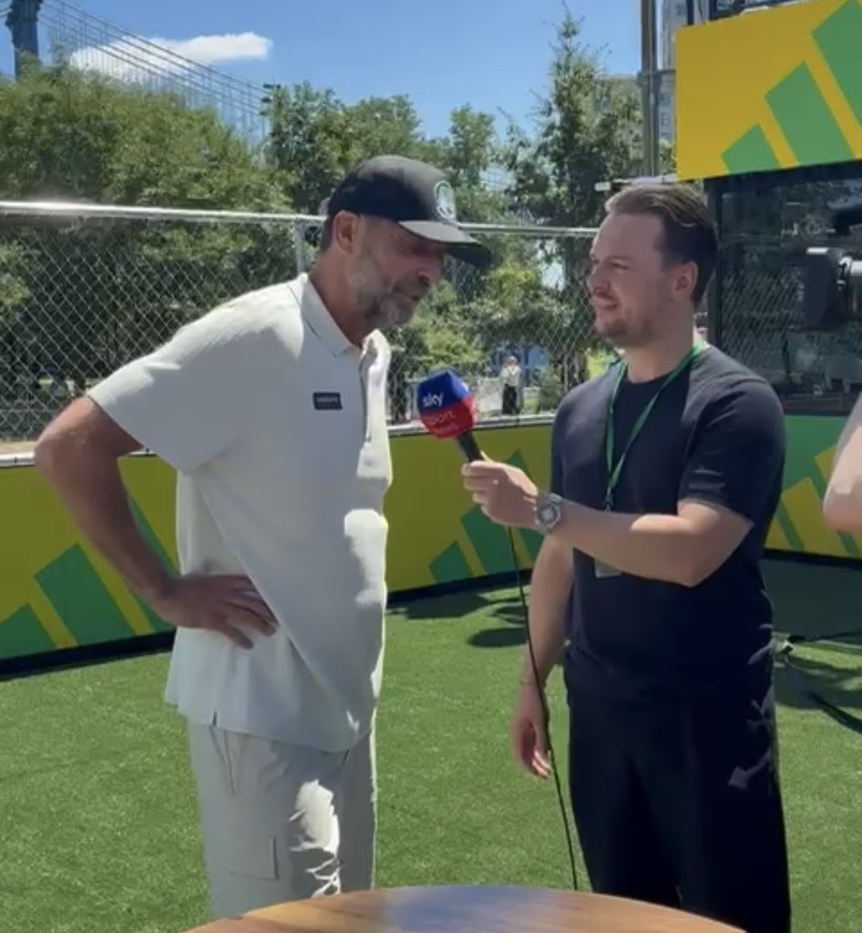 Plettigoal's tweet photo. 🚨🇺🇸 EXCL | Just spoke with Jürgen Klopp in New York. Here are his exclusive birthday wishes to Lionel Messi on Sky, as Messi turns 39 today:

“Hi Leo, happy birthday! Thank you very much for the hug. You made me really famous. So easy for you. Now the whole world knows me just because you gave me a hug. Enjoy your day. Have a great one. See you at the latest for your 40th. Bye bye.” 

@SkySportDE 🇦🇷🇩🇪 https://t.co/Prdo3nyUjr