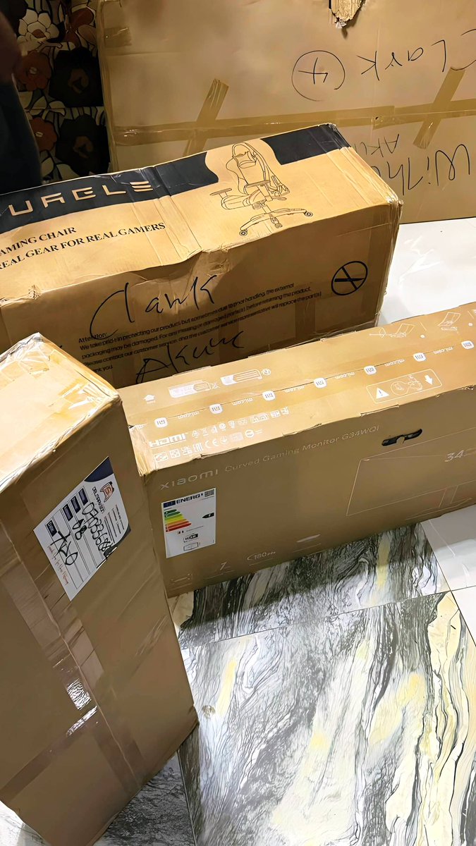 d_liquidator1's tweet photo. I said it and I did it … last week ago my trading setup was poor now I feel like a real trader , talk and do na ein I Dey do , w FOREX and GOD , #1.5m spent well … accessories still coming from jumia . https://t.co/yuHAMmrtEQ