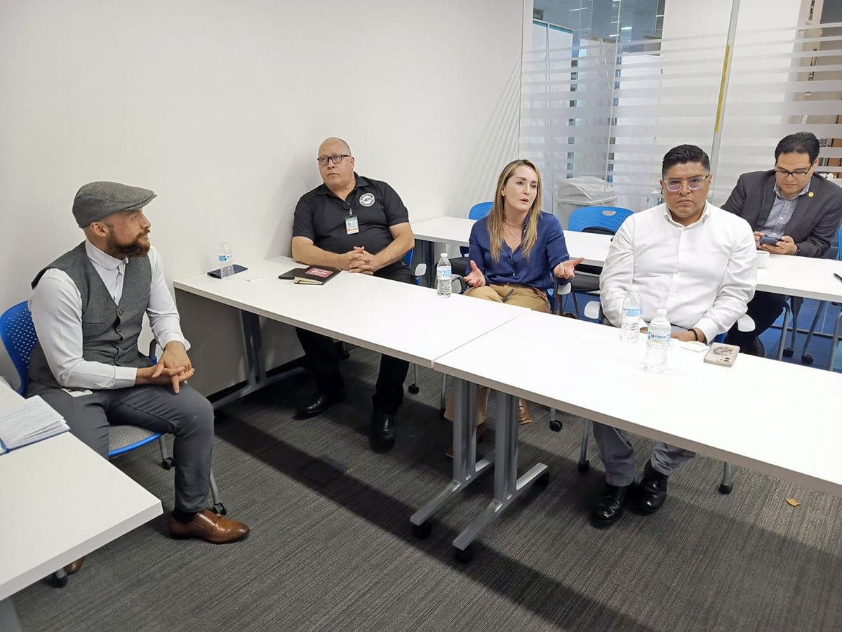 CONACCA's tweet photo. El Presidente Miguel Farías y Paola Cordova acudieron a @NafinOficial, encontrando oportunidades en capacitación y el accesos a creditos con tasas preferenciales. @CONACCA @ucmabastos @UNCOFYLOFICIAL @cedachicoloapan @CdeAbastoCDMX @abastosestrella @MERCADOHIDALGOT https://t.co/oY9do1dsiJ