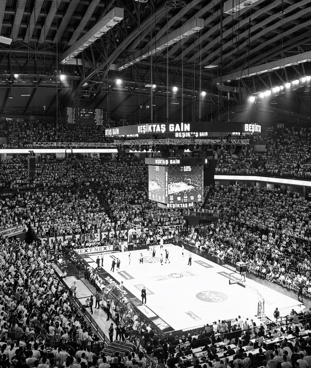 asisttime's tweet photo. Hey @EuroLeague

You know where real basketball passion lives.

#BesiktasToEuroLeague 🦅⚫⚪ https://t.co/DivoFl7lFy