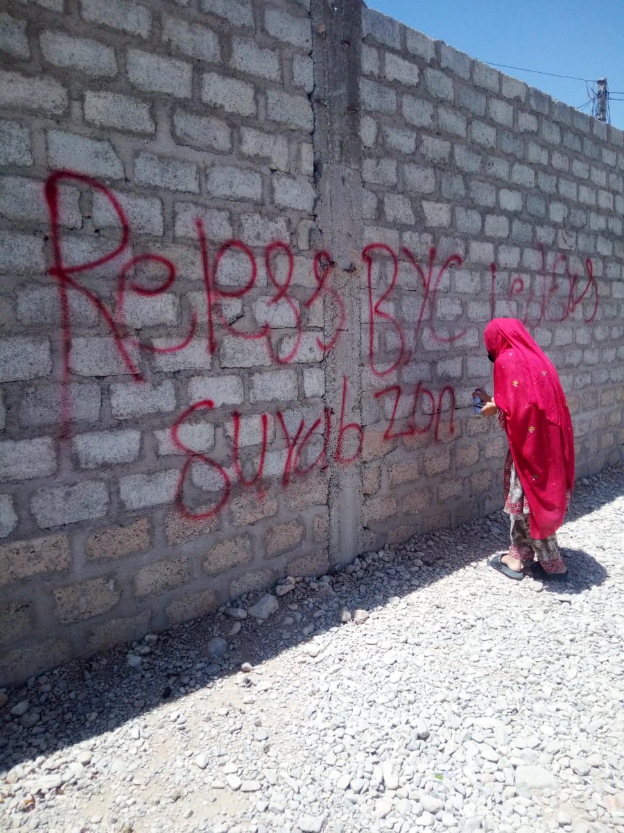 SurabBYCzone's tweet photo. بلوچ یکجہتی کمیٹی کے رہنما ڈاکٹر ماہرنگ بلوچ اور صبغت اللہ شاہ جی بلوچ کو ایک ایسے جھوٹے مقدمہ میں غیر منصفانہ فیصلے میں عمر قید کی سزا سنانے کے خلاف آج سوراب کے مختلف جگہوں پر وال چاکنگ کی گئی۔

#IStandwithBYCLeaders
#ReleaseBYCLeaders
#EndUnfairTrialsofBYCLeaders https://t.co/JORZALzkQZ
