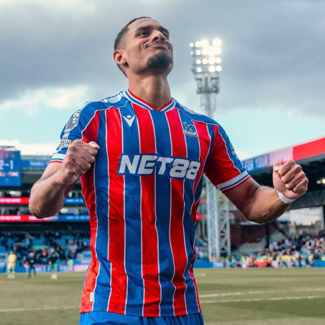 centregoals's tweet photo. 🚨🚨| JUST IN: Chelsea are set to 𝐀𝐃𝐕𝐀𝐍𝐂𝐄 their pursuit of Maxence Lacroix. 🔵

Crystal Palace expect a bid for the 26-year-old centre-back, while Como prepare an offer for Trevoh Chalobah.

[@Matt_Law_DT] https://t.co/Y89OCwz3gb