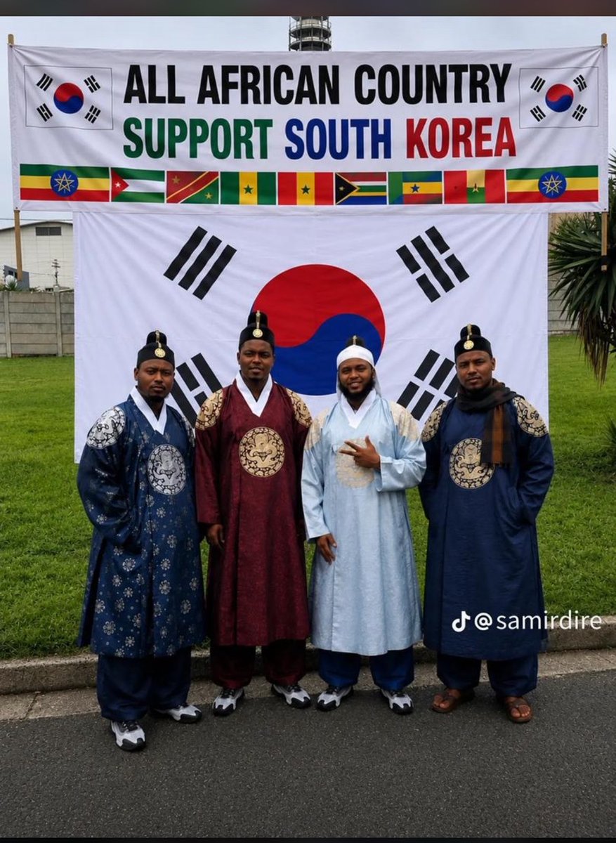 omoelerinjare's tweet photo. All Africans Support South Korea 🇰🇷 Against South Africa 🇿🇦 😑 https://t.co/IBFkF5PsxT