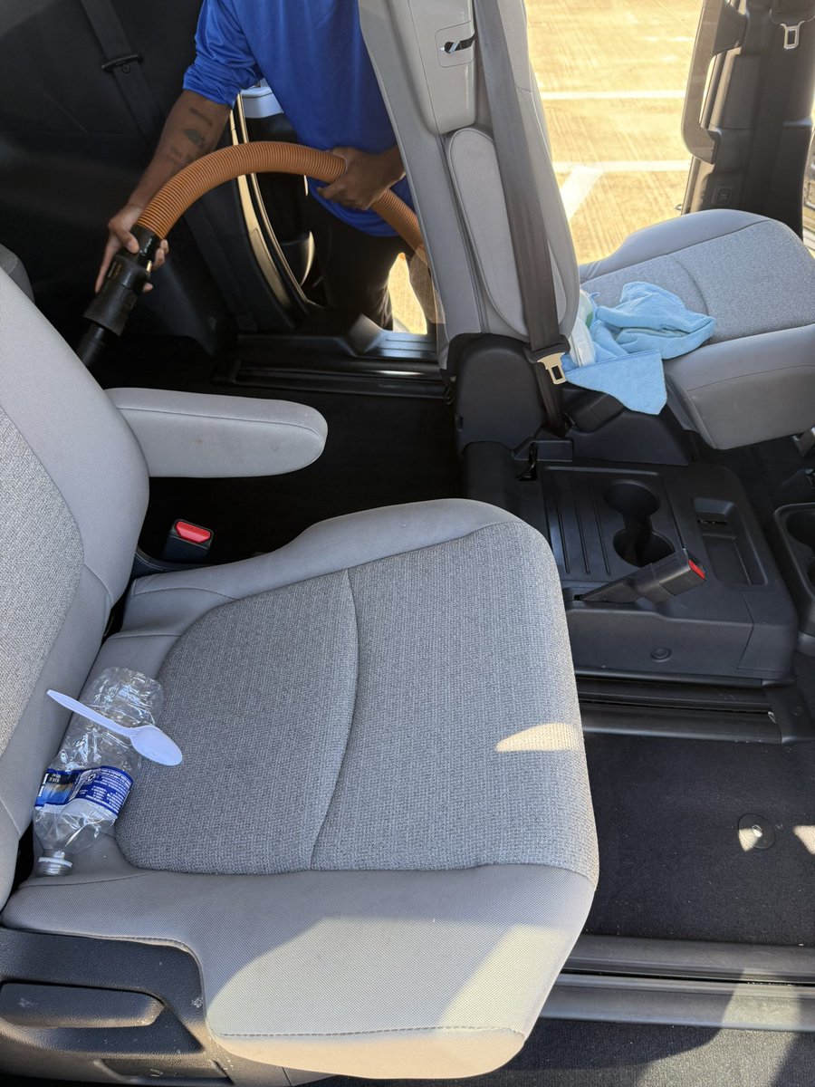 AbsolutelyLlc's tweet photo. A few more rental cars were returned &amp; in need of some #interiordetailing today! After a thorough interior cleaning &amp; these vehicles are all freshened up and ready for new customers!! 🚗🚙🛻🧹🧴🪥🤩💯 #mobiledetailingserviceMD #Bringingautomotiveperfectiontoyou https://t.co/rFMQX8CG2y