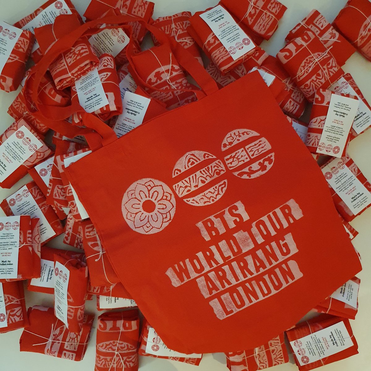 EllieLoredan's tweet photo. Arirang freebies for London all done! I think they'll take up half my suitcase, lol.

Still need to package Munich and Paris though 🙃. https://t.co/ooHLrNOcd3