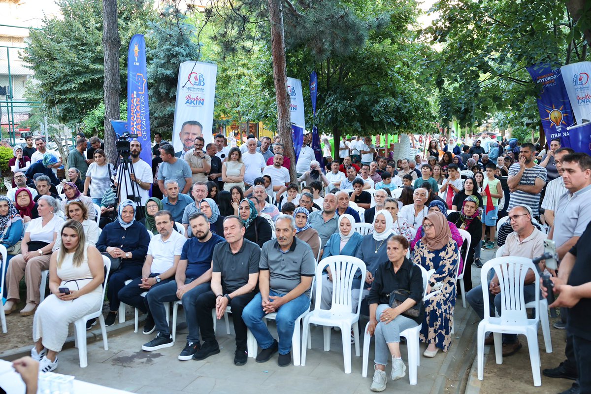 Mehmetacar53's tweet photo. Bayrampaşa’mızın sesi olmaya, talepleri yerinde dinleyip çözüm üretmeye devam ediyoruz!
Belediye Başkan Vekilimiz @ibrahimakn ile birlikte ‘Vatandaş Soruyor, Başkan Cevaplıyor’ programımızın üçüncüsünde Yıldırım ve Cevatpaşa Mahallemizdeki kıymetli komşularımızla kucaklaştık. Hemşehrilerimizin beklentilerini dinledik, notlarımızı aldık ve Bayrampaşa’mız için atacağımız adımları istişare ettik.
Programımızın ardından AK Noktamızda teşkilat mensuplarımızla bir araya gelerek günün değerlendirmesini yaptık.
Gönül bağımızı güçlendiren tüm hemşehrilerimize teşekkürler. Yarın akşam Yıldırım Mahallesi Sevgi Parkı’nda buluşmak üzere! 👋🏻
#HerHikayesiyleBayrampaşa 
@abdullahozdemir 
@akpartiistanbul 
@Akparti