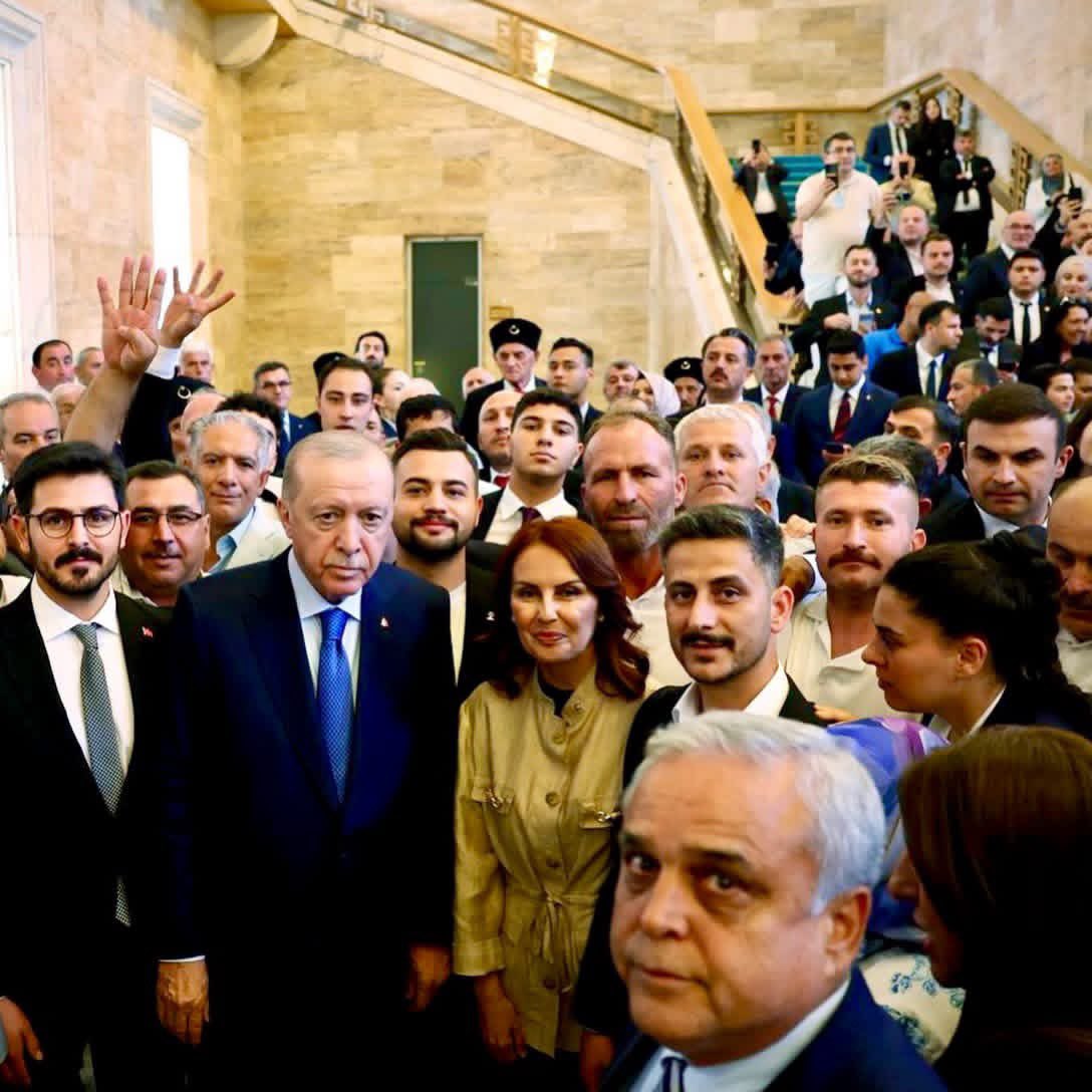 Av_Sibel33's tweet photo. 📍#TBMM

TBMM Tarım Komisyonu Kâtip Üyemiz, Milletvekilimiz Sayın Hasan Ufuk Çakir ve AK Parti Mut İlçe Teşkilatımızın değerli yöneticileriyle birlikte, Cumhurbaşkanımız Sayın Recep Tayyip Erdoğan’ı büyük bir coşkuyla #Gazi Meclisimizde karşıladık.

#Mut teşkilatımız hazır, #TürkiyeYüzyılı için liderimizin yanında dimdik ayakta!🇹🇷

#AKParti