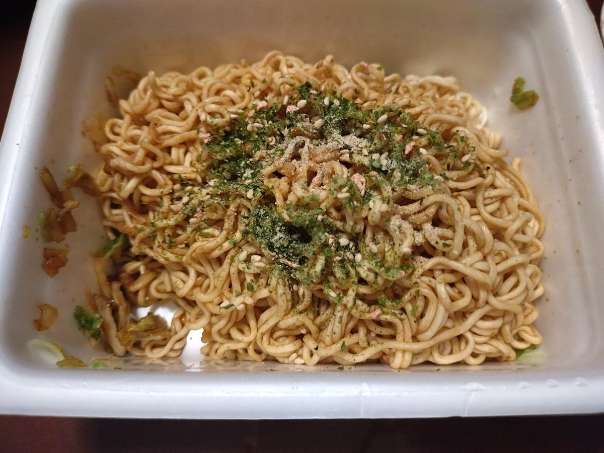 comi_merrynotes's tweet photo. パリで食べるペヤングはうまい https://t.co/Olvj2oQC5Y