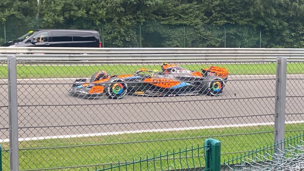 5SOSAngeliquee's tweet photo. Take me back 😩❤️

#BelgiumGP2023
@LandoNorris @LN4 @McLarenF1 https://t.co/lYIdxFGIel