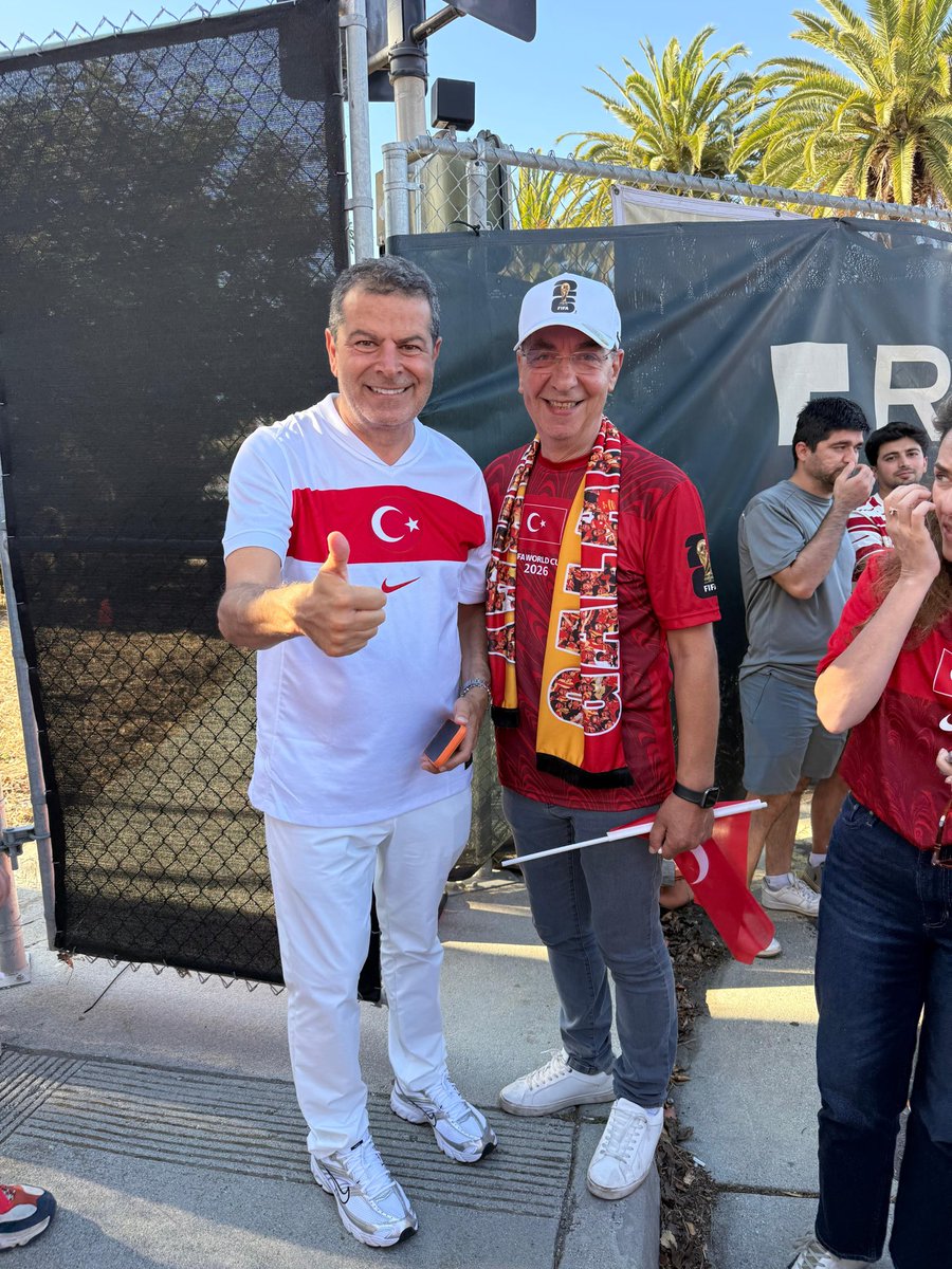 nacikalay's tweet photo. @cuneytozdemir Oysa maçtan önce ne kadar büyük hayallerimiz vardı. Kahretsin, Amerika maçına gitmek içimizden gelmiyor ne yazı ki … https://t.co/p5vHEkVJKj