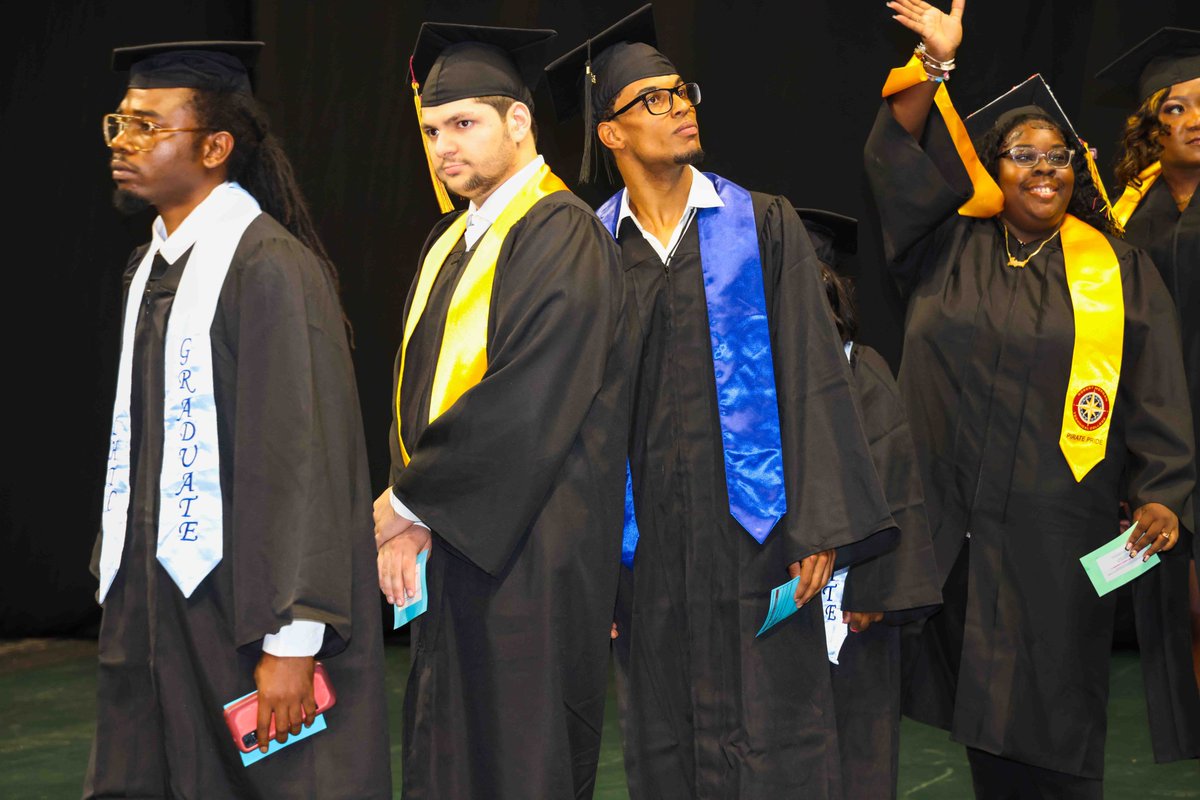 MDCPSTechCollgs's tweet photo. Save the date: July 28! 🎓
You’ll be watching future nurses, technicians, skilled professionals, and workforce-ready graduates take their next big step toward success! #YourBestChoiceMDCPS https://t.co/zj8ETHVrJa