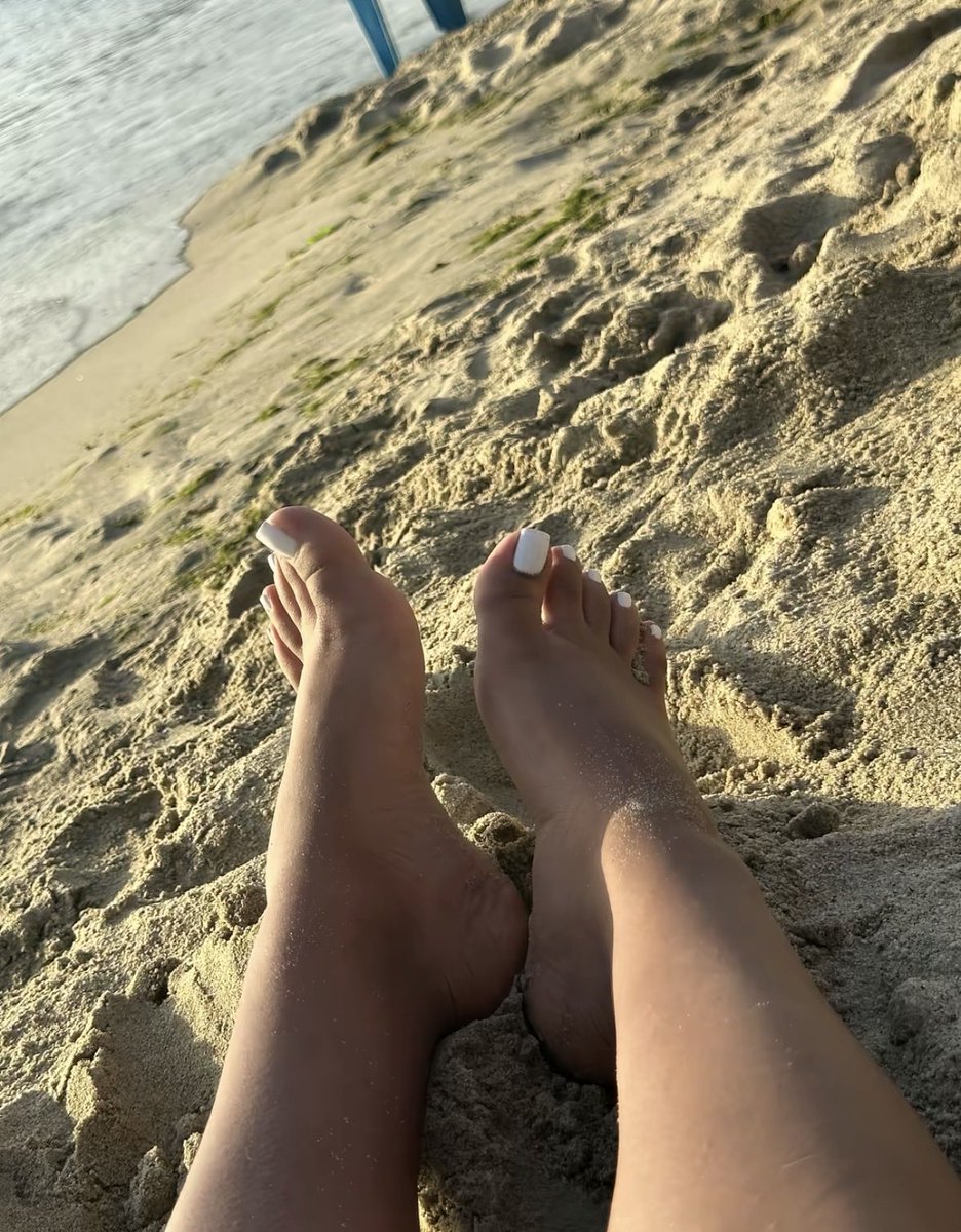 Valen4124's tweet photo. Yo amo mis piecitos 
#feet #venezolana #latina #modelo https://t.co/KTA81ysO5q