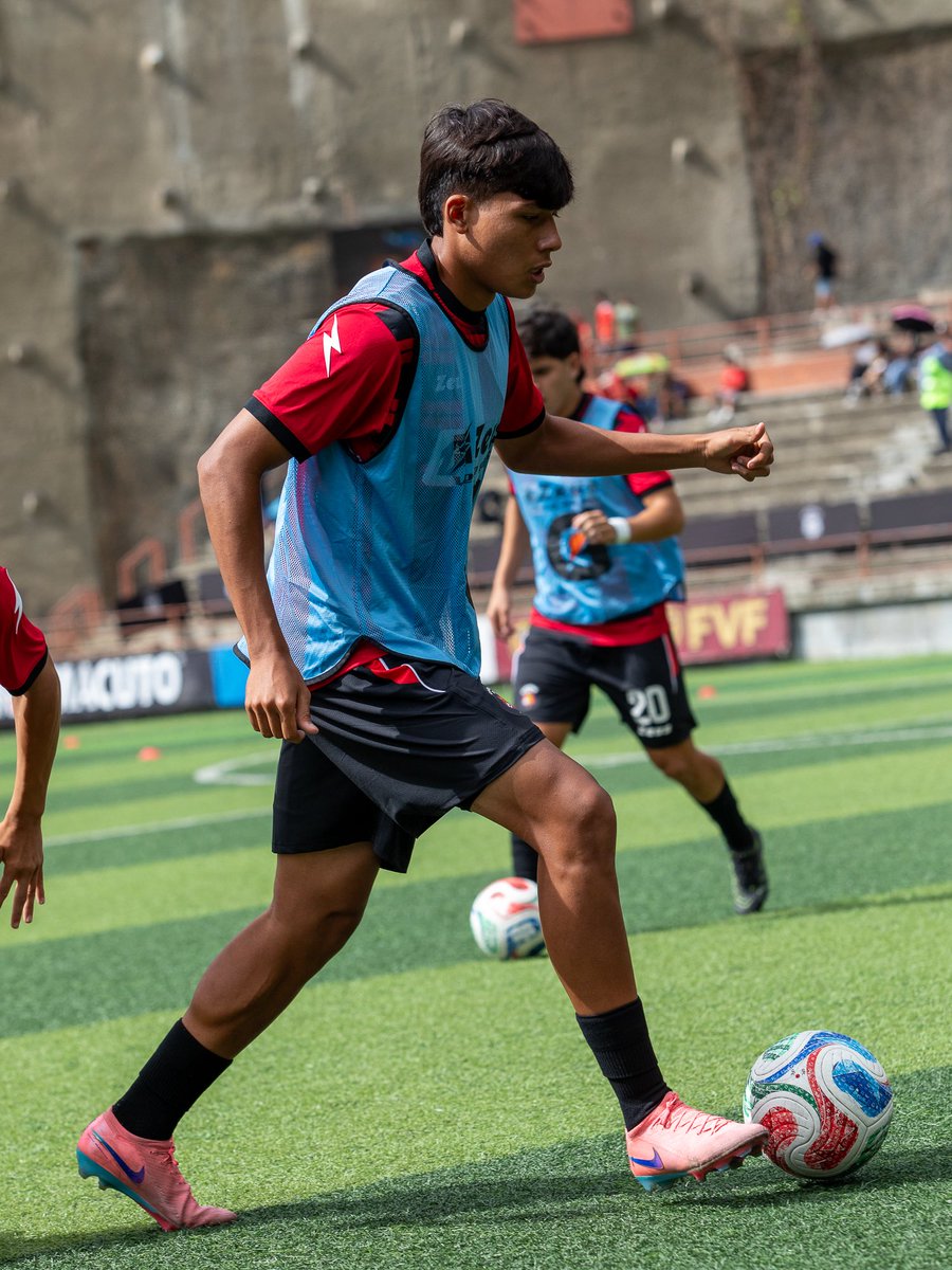 Caracas_FC's tweet photo. ¡VAMOS CARACAS! 🔥
Presentado por @Veconinter
#SomosCaracas #DaleRo https://t.co/Acxi9IH16F