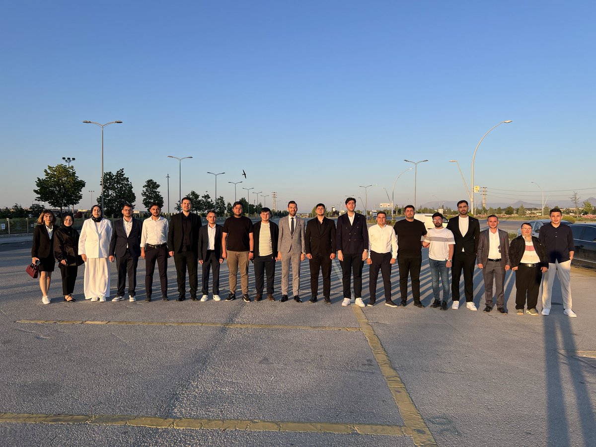 akgenclikmeram's tweet photo. Meram Gençlik Kolları Yönetim kurulu üyelerimiz ile Cumhurbaşkanımız @rterdogan ‘ın başkanlığında gerçekleştirilen Grup Toplantımıza katılım sağladık

Bizleri misafir eden, @HEkici42 @mhakanozer @mehbaykan vekillerimize ve diğer AK Parti Konya Milletvekillerimize teşekkür ederiz. https://t.co/aJH3GxjGw3