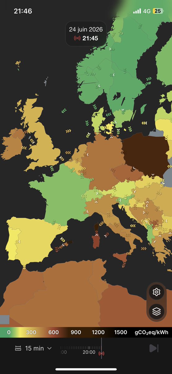 MacLesggy's tweet photo. Ce que la carte @ElectricityMaps souligne à l’instant.
Rappel : pays en vert, pays à électricité bas carbone. 
On est bien seuls … https://t.co/nhOfH6CE0Z
