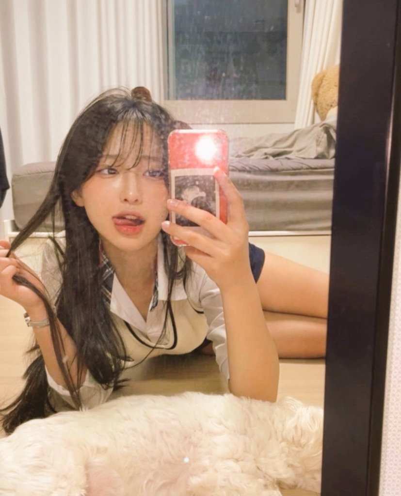 mnipulationbait's tweet photo. Dude. I just looked in the mirror, and like...

DAMN, I am the baddest girl in this country. How aren't people jumping all over me? I'd jump all over me! I'm hot as fuck! https://t.co/ewCOMWIgeC