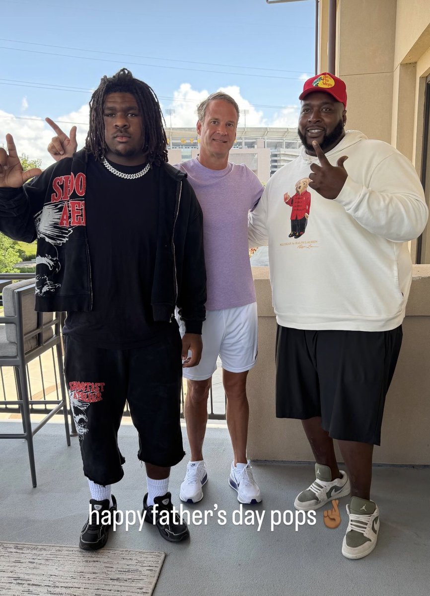 skeepatrol's tweet photo. @HesOurHeaux337 Sweeney reaffirmed his Tech commitment as soon as he walked outta yall’s building lol.

Brewster took it up a notch and straight up trolled your coach while on his OV. Epic🤣 #GunsUp https://t.co/KgSC1w5ER6