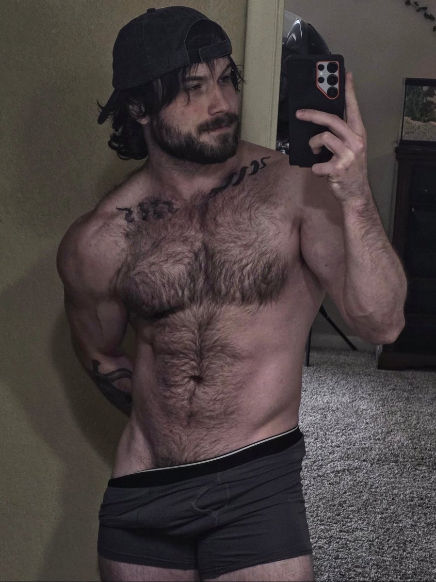 IrreguAfterDark's tweet photo. Step daddy bod? https://t.co/rswZ2tUv1L
