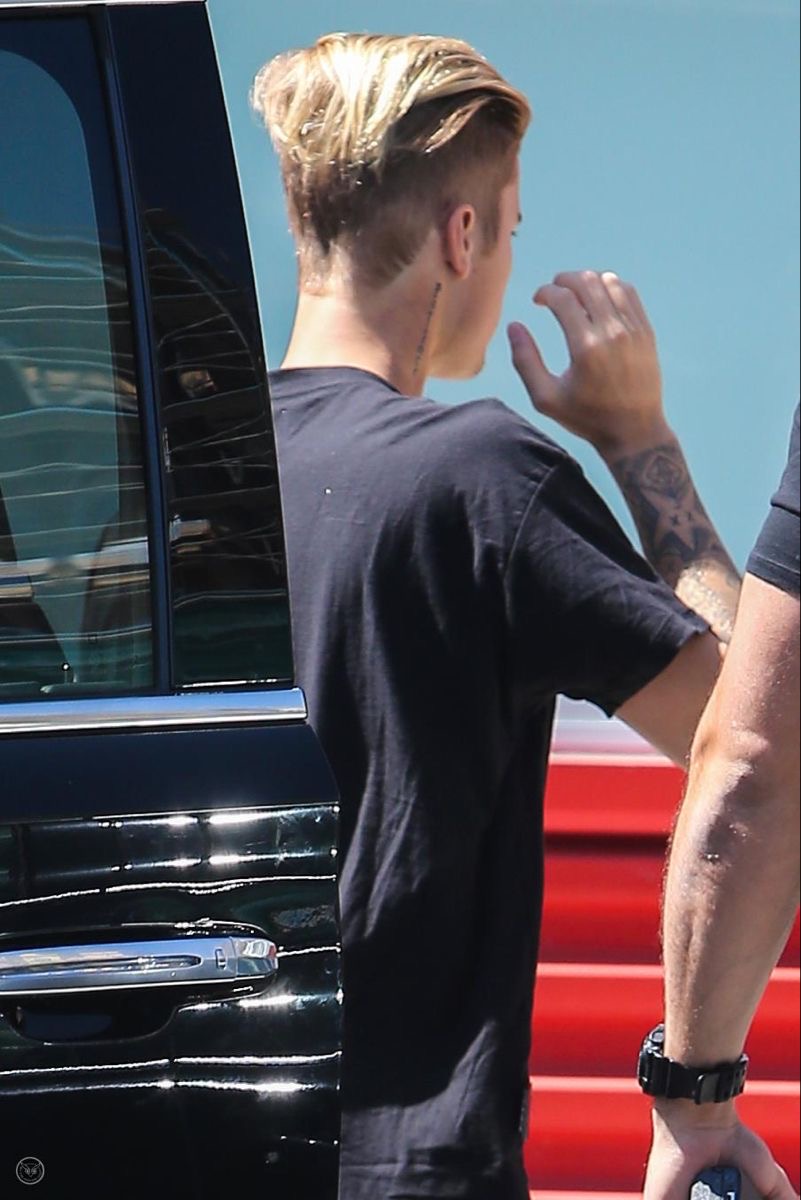 JDBieberDumps's tweet photo. Justin Bieber spotted arriving at a studio in Los Angeles, California
(June 25, 2015) https://t.co/0YyQfSGTON