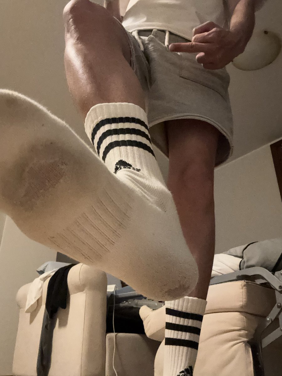 SimonSays346104's tweet photo. Lerce e sudate dopo un’intera giornata 😵‍💫🏧 🤑 Chi mi pompa il conto? #atm #humanatm #cashmaster #moneyslave #findom #alpha #sub #schiavo #padrone #drain #feetfetısh #feetworshi̇p @master_italiani @rt4malefeet @RTslavemaster @RT4MastersBR2 https://t.co/OF9wJ0W4W8