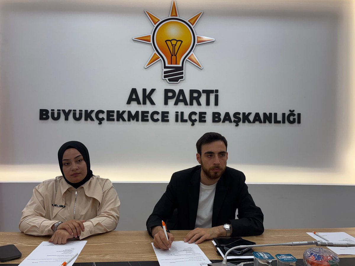 akgncbcekmece's tweet photo. Haftalık olağan yönetim kurulu toplantımızı Gençlik Kolları İlçe Başkanımız Ebubekir Şahin ve yönetim kurulu ile gerçekleştirdik. https://t.co/rAXb7wpmJt