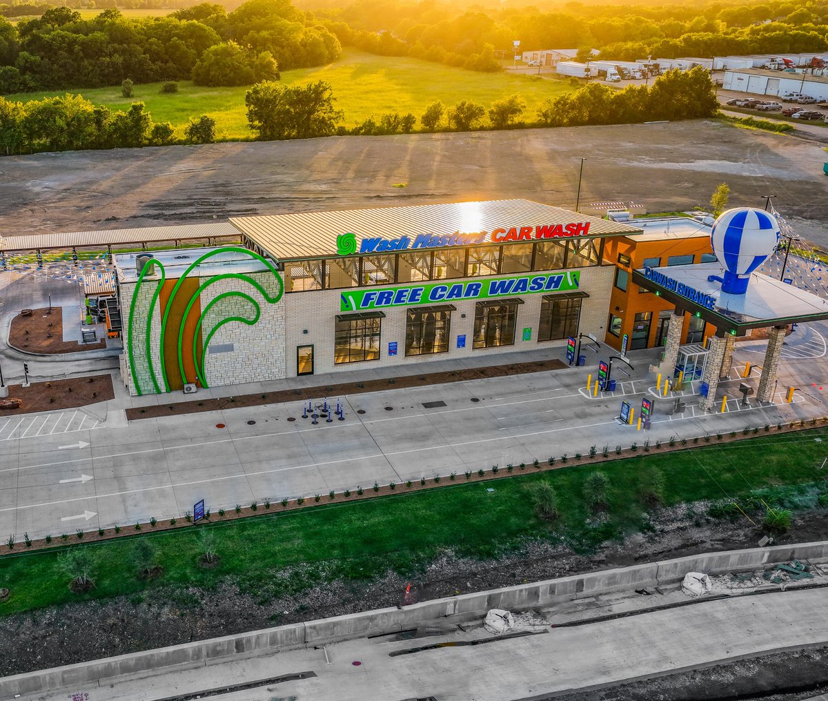 7BCommercial's tweet photo. Not your average car wash. 👏🏼

Wash Masters just set a new standard in car wash design — this 150’ tunnel features a bold architecture, sleek wood-panel accents, stunning wood, brick &amp; stone details. 

📍Glenn Heights, TX https://t.co/noqqO8GC9Q