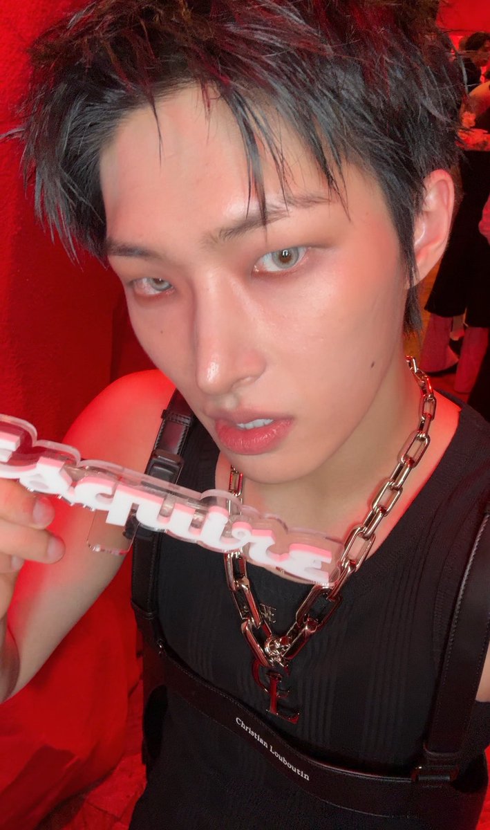 esquirekr's tweet photo. 파리에서 가장 힙한 민기의 인사를 아래 링크에서 만나보세요. 
🔗 https://t.co/tgiv1KAbTY
-
@ATEEZofficial  #에이티즈 #민기 #ateez
#MINGI https://t.co/8QZAHK6eSF