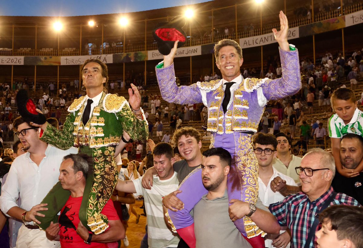 aplausos's tweet photo. ✍️FERIA DE HOGUERAS I El Cid y Escribano vuelven a reinar con Victorino

@EVENMARENOSTRUM @MJElCid @JMManzanares  @InfoMESCRIBANO 

https://t.co/kHJzBHZSZG https://t.co/35Fa5Tuvq4
