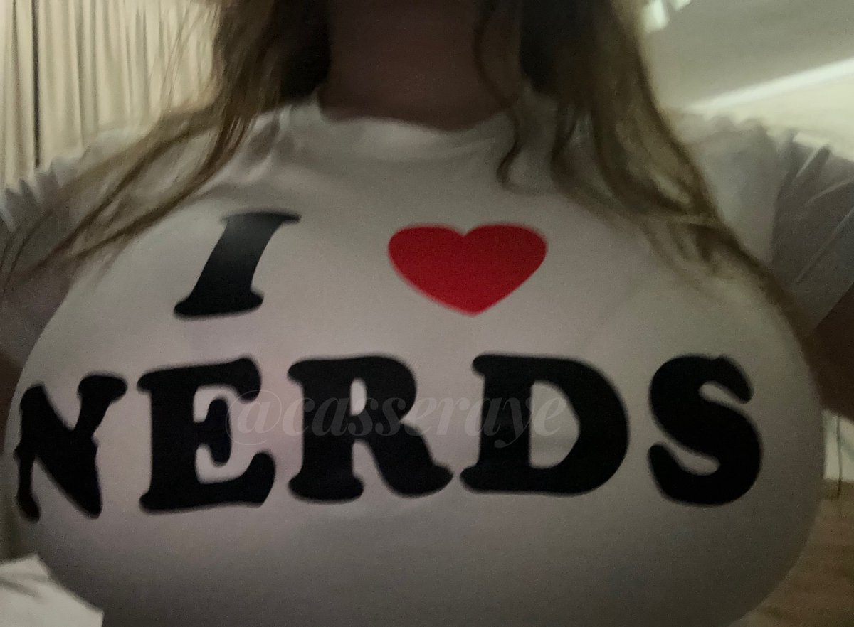 babygirlqwq's tweet photo. i was serious about wanting nerd bf https://t.co/L8uXgs6Xdg