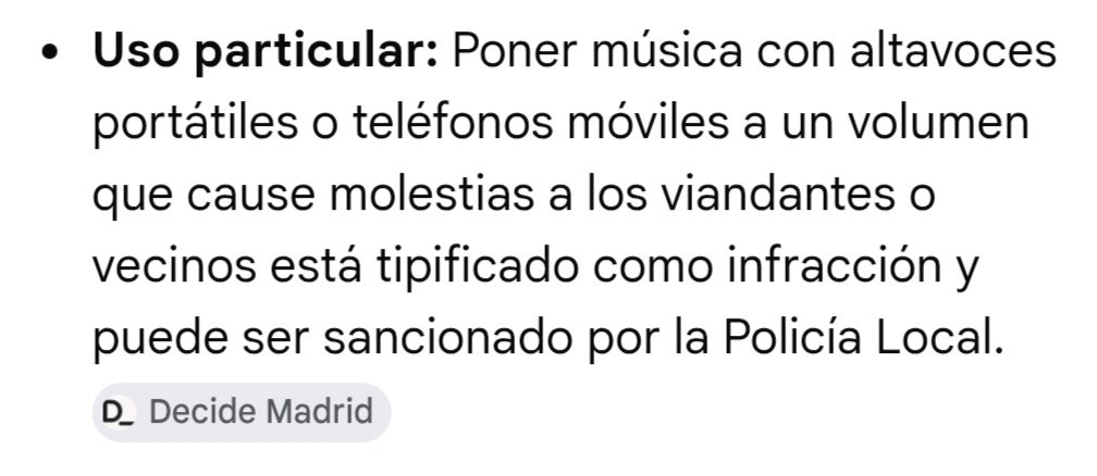 VallecasBulevar's tweet photo. Pues ya está la pandilla del altavoz. Les da igual el día, se bajan el bafle, que está prohibido, y a dar la serenata al vecindario, porque la calle es "suya", y quien trabaje al día siguiente, que se joda. Varios vecinos han llamado a @policiademadrid que, oh sorpresa, no viene. https://t.co/4ZfDXUICEN