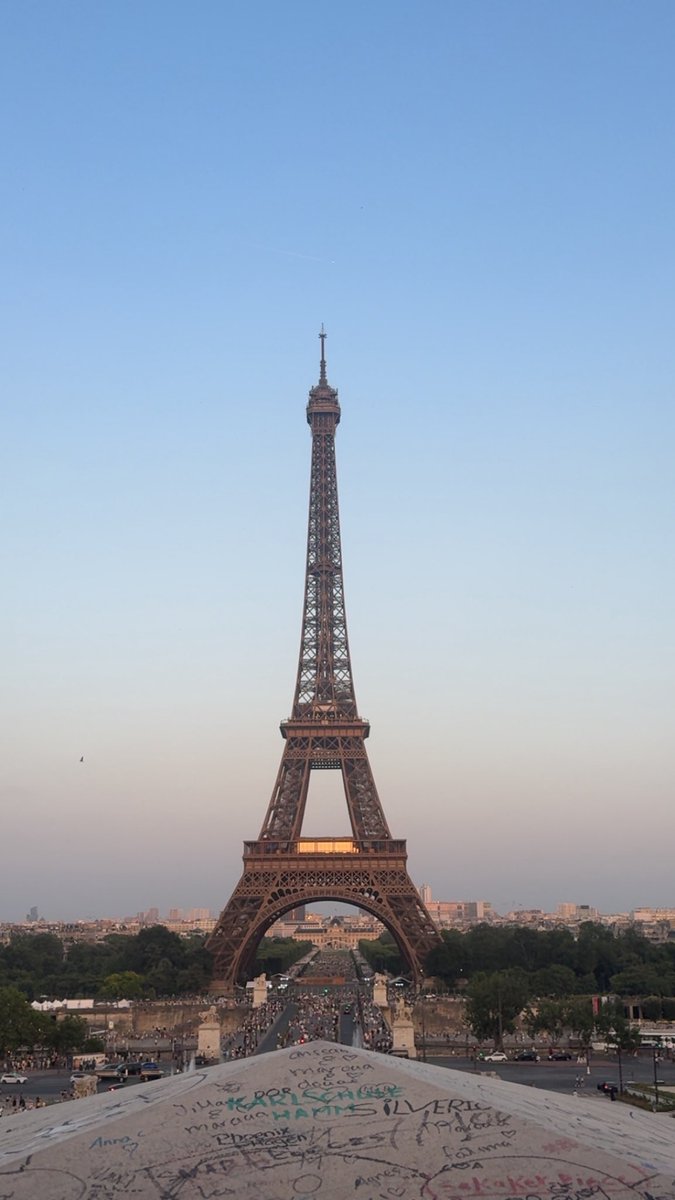 sofiannx's tweet photo. yo WE rly in paris rn https://t.co/bxonP6c486